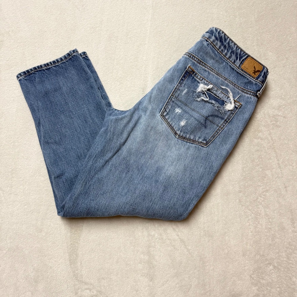 American Eagle Boy Crop Distressed Jeans Medium Wash Button Fly Size 6 Cotton